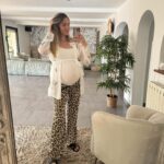Jesta Hillmann Instagram – Quand tu te test des petits looks sympa pour la fin de grossesse même si c’est pas toujours évident de se sentir à l’aise, confort et jolie avec un être humain dans le ventre aha !

Vous préférez lesquels ? 👗👖👚👡
