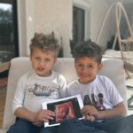 Jesta Hillmann Instagram - Mes fils 🥹🤍 Laissez moi pleurer de bonheur devant ces photos et avec cette musique …