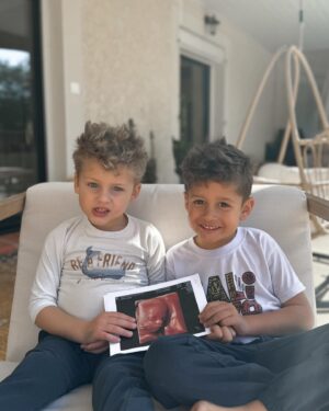 Jesta Hillmann Instagram - Mes fils 🥹🤍 Laissez moi pleurer de bonheur devant ces photos et avec cette musique …