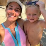 Jesta Hillmann Instagram – Mon petit partenaire de bêtises 😝 
On dit souvent que le deuxième est le plus coquin, vous validez ?