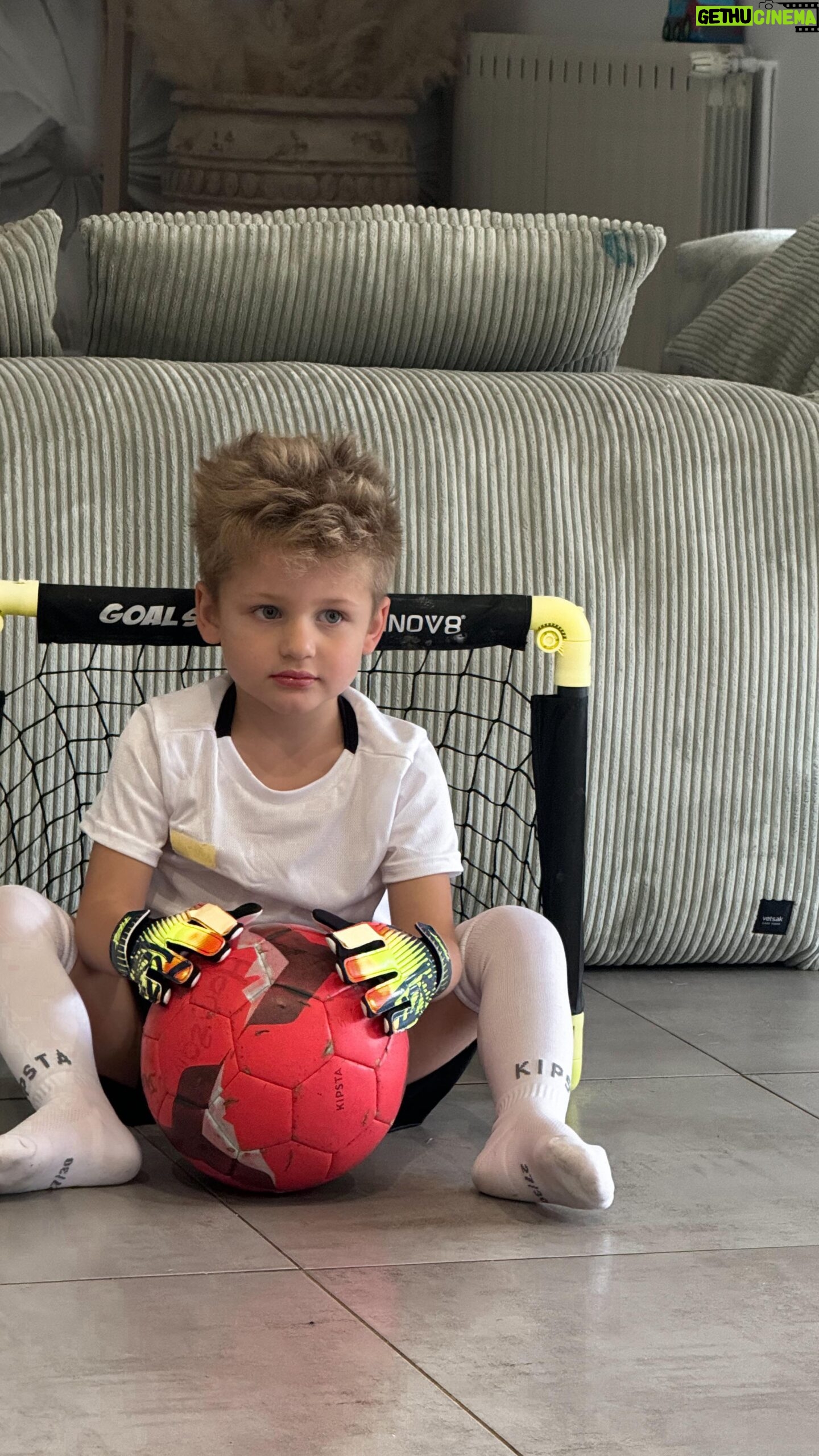 Jesta Hillmann Instagram - Collaboration commerciale x @lidlfrance À l’occasion de l’ @euro2024 , @lidlfrance lance son grand jeu concours #LidlKidsTeam ! Gagnez une expérience inédite et laissez votre enfant accompagner un joueur de l’équipe de France dans le stade UEFA Euro 2024™ lors des matchs de poules. Toutes les informations et conditions de participations sont à retrouver directement sur l’application Lidl Plus! Bonne chance à tous 🍀⚽️ #onyourteam #ToujoursAVosCôtés