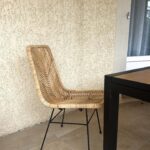 Jesta Hillmann Instagram - ROOM TOUR avec mes nouvelles pièces NV Gallery ✨  Toutes ces pépites sont disponibles sur leur site et d’ailleurs il y a tellement de belle choses modernes, sophistiqués, bref tout ce que j’aime ! Mon code HILLMANN10 est toujours valable jusqu’au 31/08/2023 pour tout panier de minimum 350€ hors articles en promos! Je vous met toutes les références en dessous : Meuble d’appoint TAMMA (chambre d’amis) Lampe GAIA (chambre d’amis) Miroir ROMY (cuisine) Chaises GIA (extérieur) Chaises UBERTO (salle à manger) Collaboration commerciale @nv.gallery