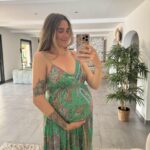 Jesta Hillmann Instagram – Quand tu te test des petits looks sympa pour la fin de grossesse même si c’est pas toujours évident de se sentir à l’aise, confort et jolie avec un être humain dans le ventre aha !

Vous préférez lesquels ? 👗👖👚👡