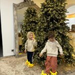 Jesta Hillmann Instagram – On continue les concours de Noël, cette fois avec @chaussea_officiel !
Vous avez adoré les chaussons partagés en story, alors on vous propose de remporter 3 cartes cadeaux de 100€ pour mettre les pieds de toute la famille au chaud !

Pour participer, abonnez vous à @chaussea_officiel et à mon compte @jesta_hillmann, et mentionnez 1 personne en commentaire !

Bonne chance à tous 🍀 
Publicité