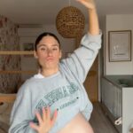 Jesta Hillmann Instagram - Vous m’avez tous conseillé de faire danser bébé pour lui donner envie de venir.. 💃 🪩