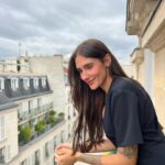 Jesta Hillmann Instagram – En commentaire à ma story aujourd’hui c’est un gros gros débat sur Jesta en blonde ou en brune 🙋🏻‍♀️💁🏼‍♀️ Je vous ai mis les deux photos ici pour que vous me disiez ce qui me va le mieux du coup 😌👇🏼