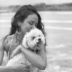 Jhendelyn Nuñez Instagram - Como pasa el tiempo. 7 años juntitos y sin duda alguna la mejor compañía. Siento que solo les falta hablar. Con sus miradas dicen todo… Cuénteme, cuántos de acá tienen 🐶 o 🐱, cómo se llaman ? Los leo 🫶