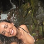 Jhendelyn Nuñez Instagram - 😱 Catarata Santuario 🤩 La vi por TikTok y dije: “Quiero conocerla” 😍 Queda en un pueblito hermoso llamado El Gavilan, para ingresar a esta catarata debes ir con un Guía ya que es un recinto privado. Tiene un valor de 20.000 Colones aprox. Es realmente hermosa y diferente a las demás. #cataratasantuario #elgavilan #costarica #alajuelacostarica