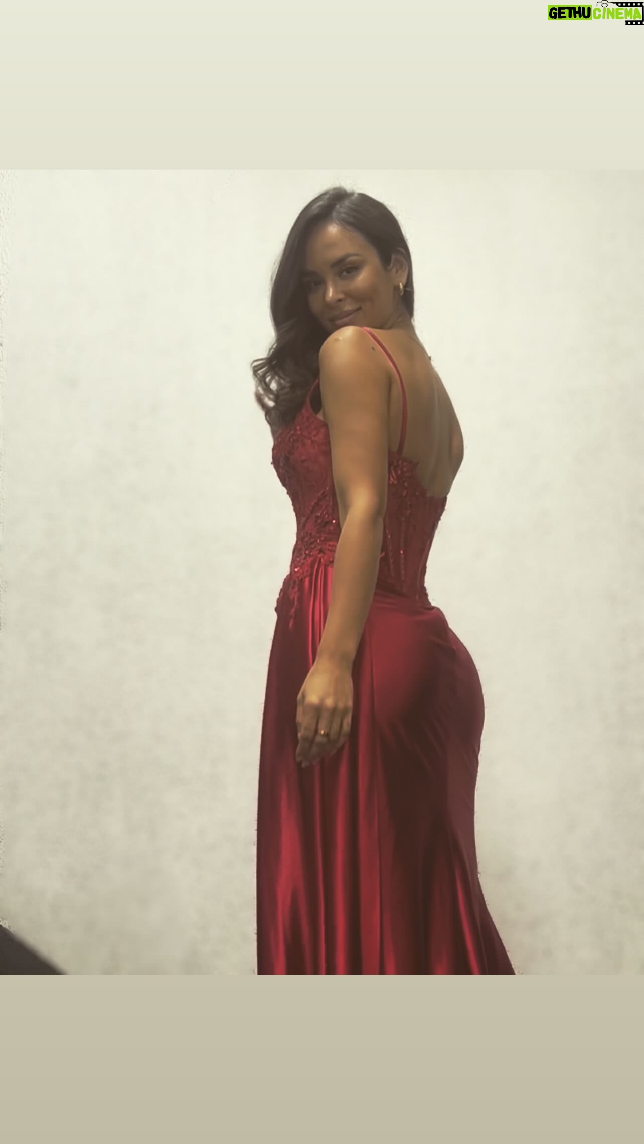 Jhendelyn Nuñez Instagram - Qué alegría poder acompañarlos por segunda vez consecutiva en su evento de fin de año ❤️ Muchas gracias por la invitación. Espero que lo hayan pasado increíble 🫶🙌🏻 Vestido: @ginaanselmi_fiesta (soñados todos 🤩)