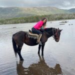 Jhendelyn Nuñez Instagram - A solo 2 días que llegue la ganadora del concurso a #torresdelpaine 😀 Espero que disfrute de estos bellos paisajes 🙌🏻😍 Ustedes con cuál se quedan ? 👀 1- Mirador #villaserrano 2- #puenteweber #riopaine 3- #rioserrano 🐴 #patagonia #surdelmundo #magallanes Gracias Juan por las fotos 😀