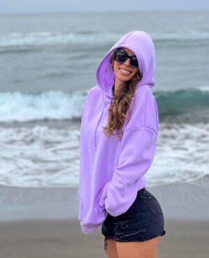 Jhendelyn Nuñez Instagram - Matanza 🌊🤩

ID polerón: 10052325
#playa @sheinofficial @shein_chile 

Recuerden que tienen un 15% de descuento con mi código JHEN