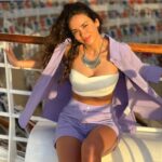 Jhendelyn Nuñez Instagram – Comenzó la aventura 🤩
Ya les muestro al equipo y cómo partimos 😍

Mientras les cuento de mi primer #outfit acá 🤩
Short y Camisa ID: 15324123
Recuerden que tienen un 15% de descuento con mi código J CM23312 🫶

@sheinofficial @shein_chile 
#SHEINcybermonday2023 #SHEINcyberfest