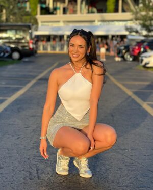Jhendelyn Nuñez Instagram - No diré nada, pero habrá señales !😃 
Porqué mañana será bonito 🎶🤩