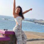 Jhendelyn Nuñez Instagram - Norte de 🇨🇱 🤩 Reconocen ? Previa a un evento :) Mi #outfit 🤩 👖cargo: 10625554 Top: 10929330 Aprovechen mi código de descuento: BF0217 💖 @sheinofficial @shein_chile #SHEINBlackfriday #SHEINGoodFinds
