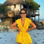 Jhendelyn Nuñez Instagram - The Rock Restaurant A quién no le ha pasado ? 😅🤭 vas por la foto 3 y te encuentras con la 4 Yo: (canción de tik tok) mis ahorros ! 🎶 🤣 #zanzibar🇹🇿 #tanzania🇹🇿 #therockrestaurant #áfrica