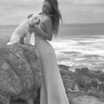 Jhendelyn Nuñez Instagram - Como pasa el tiempo. 7 años juntitos y sin duda alguna la mejor compañía. Siento que solo les falta hablar. Con sus miradas dicen todo… Cuénteme, cuántos de acá tienen 🐶 o 🐱, cómo se llaman ? Los leo 🫶