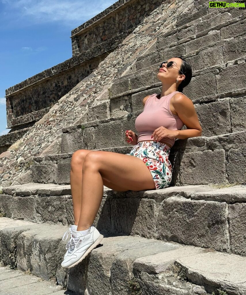 Jhendelyn Nuñez Instagram - Hola #cdmx🇲🇽 !!!! 😃 #piramidesdeteotihuacan #cdmx #polanco