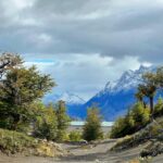 Jhendelyn Nuñez Instagram - Chile 🇨🇱🙌🏻😍 Con qué paisaje te quedas ? 1 #glaciargrey desde #lancha 2 #glaciargrey #caminatasobrehielo 3 #sarabraun 4 #puenteloreto 5 #bosquedelenga 6 #cuernosdelpaine 7 #miradorríoserrano 8 #parquenacionaltorresdelpaine 9 #cuevadelmilodón Sólo adelantarles que podrían pronto estar ahí. Se viene una sorpresa para ustedes 😍🫶