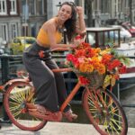 Jhendelyn Nuñez Instagram - Hola!😃 Con una 🌺 confirma si estás de vacaciones #amsterdam