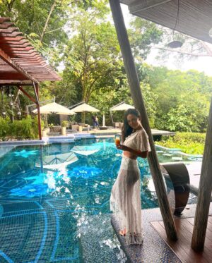 Jhendelyn Nuñez Instagram - Costa Rica #puravida 🇨🇷🤩
Mención especial a su gente: llegué y bastaron 2 horas para decir: “Que onda lo amables que son”, escuchas todo el tiempo “Con mucho gusto“, “pura vida” y así (Ojo, sin pedir nada a cambio). Realmente muy buena onda!.🙌🏻 
Por último y no menos importante la estadía en @hotelmakanda , maravilloso !!! 😍 no me quería mover. Sus instalaciones, decoración, arquitectura, flora y fauna deslumbran 🐒🦋🤩

#costarica🇨🇷 #manuelantonio