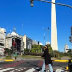 Jhendelyn Nuñez Instagram - 📸 #obeliscobuenosaires ( primera vez que me tomo una foto y había estado varias veces 😅) 📸 #santelmobuenosaires #solardefrench ( Primera vez visitándolo. Fuimos el domingo, había mucha gente por lo que no pudimos disfrutar mucho. Pero bien ondero el mercado, musica, comida y más 🤩 ah y los paraguas 😍 ) 📸 #corrientes ( les dejó como dato la obra que fuimos a ver y el precio. Tom, Dick & Harry. Divertida 😂 Valor: 11.000 pesos 🇨🇱 )