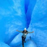 Jhendelyn Nuñez Instagram - Impresionante !!! Caminata sobre Glaciar Grey 😍🙌🏻 16.800 km2 de Campos de hielo Sur Equipada @andeslandchile #glaciargrey #patagonia #chile