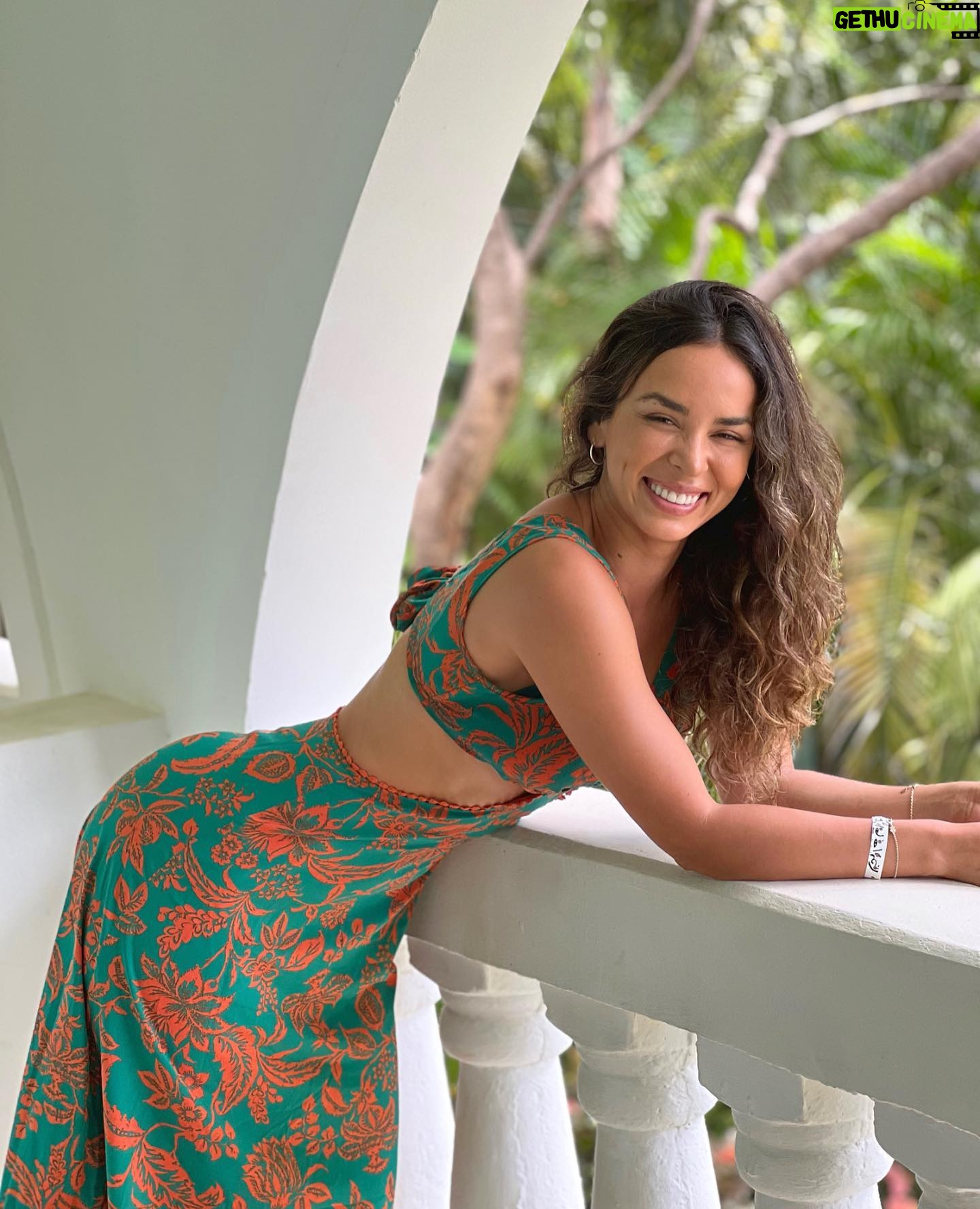 Jhendelyn Nuñez - 49.1K Likes - Hola Tamarindoooo 👋
Llegué ayer, pero me quedé grabando unas campañas y no salí.
Hoy a recorrer, manden sus datitos de acá o alrededores 🙏. L@s leo 💕😘
#costarica🇨🇷 #tamarindo