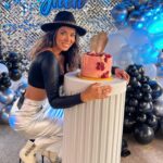 Jhendelyn Nuñez Instagram – Celebración oficial 🎉😍
Damos por terminado el cumpleaños con los mejores ❤️ No tuve mucho tiempo para organizar, pero salió más que hermoso. Me hicieron muy feliz, cómo siempre, gracias por estar ahí, es mi mejor regalo 🙌🏻 visitas que no veía hace más de 10 años, así que nada. Feliz, agradecida, bendecida ❤️
Y a ustedes gracias por apañarme tantos años 😘

#happybirthday 

Nada de esto hubiese sido posible sin el aguante de @lr_producciones en el catering 😋, casa @huertoliray 🎉 , decoración de globos @rbm_productions 🎈🤩 , las mejores 🍟 @carrito_fiesta , en la música @djgabo_oficial (te pasaste este año), @sinapsisvitamin energética, vecino querido, espejo mágico @mirrormirror_cl , 🎂 @caribu_cakeshop