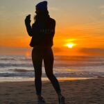 Jhendelyn Nuñez Instagram - Maitencillo 🌅 Para estos atardeceres de invierno cómoda y abrigada 🤩 Polerón ID: 7172827 15% de descuento con mi código:JHEN @sheinofficial @shein_chile #shein #sheinforall #invierno