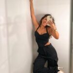 Jhendelyn Nuñez Instagram – No diré nada, pero habrá señales 🎤🤩 

Suaveee como me mata tu mirada 🎶 
Por debajo de la mesa acaricio 🎶
Hasta que me olvides, voy amarte 🎶

 Que emoción 🎉