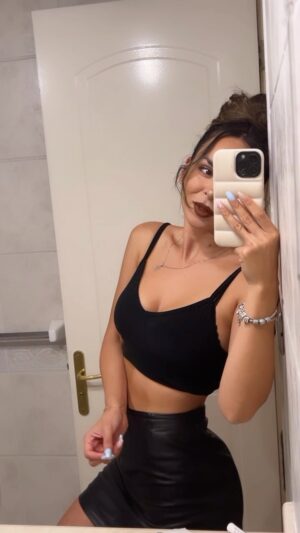 Jhendelyn Nuñez Instagram - :)
