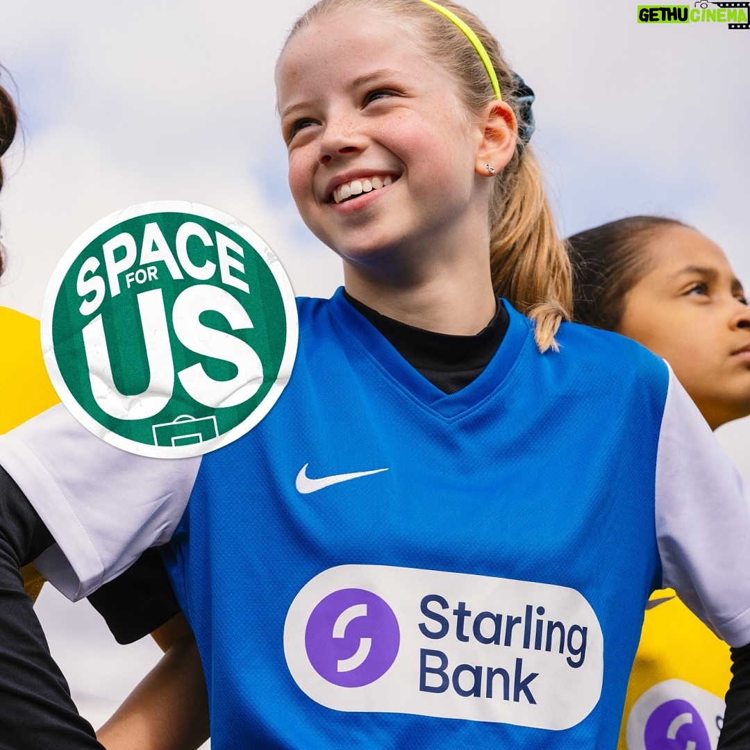 Jill Scott Instagram - AD There’s still time to apply for free Starling-sponsored kit as part of their Kick On mission! Did you know that 72% of girls and women’s grassroots clubs are still struggling to fund their kit? That’s where Starling wants to help. Plus, 56% of girls and women’s clubs have said they’ve had a hard time accessing pitches. Last year, Vicky Park Rangers made the news when they were kicked off the pitch they’d booked by a men’s team. That’s why Starling have created their Pitch Pack – it’s full of free resources like letter templates and social media guides to help you fight for pitch equality. Head to @StarlingBank and check out the link in their bio to apply for kit and download your Pitch Pack ⚽ T&Cs apply. #KickOnWithStarling
