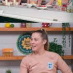 Jill Scott Instagram - Here’s to Eating Well and trusting your gut! 🌻 We recently caught up with the @lionesses to give them a little preview of our BRAND NEW Good Gut range... check out what players @1maryearps, @alessiarusso99, @mayaletissier and special guest @jillscottjs8 thought! 💪 This whole range is available in your local M&S Foodhall now... what would you try first? 👇 #mandsfood #thisisnotjust #eatwellplaywell #followtheflower