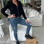 Jill Zarin Instagram - The best shoes for pain relief @gdefy #gdefyshoes #gdefy I’m obsessed and you will be too! Perfect for any occasion and oh so comfortable! 🖤🖤