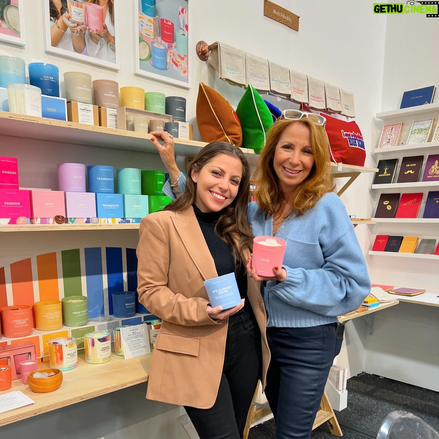 Jill Zarin Instagram - Happy mother’s day to my best friend, biz partner, travel buddy, and self proclaimed “everyone’s favorite Jewish mother”. I’m so lucky to be able to share you with the world! Love you momma ❤️