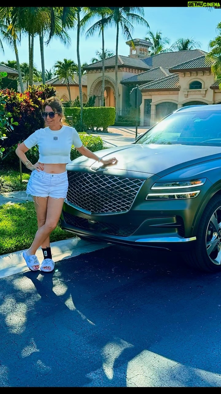 Jill Zarin - 3.6K Likes - I love this car!! @genesis_usa 🖤 Matte grey finish with all the bells and whistles! Here’s a quick tour as requested of a few features of my new car! The trunk is also automatic! If you guys are looking for a safe, luxury car at an affordable price, I highly recommend! 😍👏🏼
#genesis #markedsafe #newcar #safteyfirst