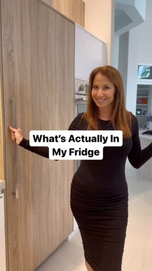 Jill Zarin Instagram - Ready to see what’s REALLY in my fridge? 🧈🥗🥤

Should I do other home tours? 🤔👇🏼

We’ve put so much time into the new home and you’ve been along for the ride!

So I want to know exactly what you want to see next 😊

#whatsinmyfridge #hometour #kitchentour #foodie #relatable