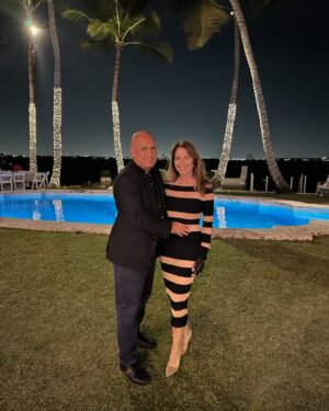 Jill Zarin Instagram - We went to a beautiful dinner and dance party last night in Miami 🌴 A little cool out, but so much fun!