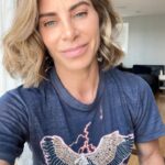 Jillian Michaels Instagram - So how do you even know if you have high cholesterol?! Got this question from someone who lives in Europe - so if you’re in the same boat healthcare-wise this one’s for you. The company I mention in the vid is @everlywell - again, I’m not affiliated with them, I haven’t used their products, and I don’t know them. I was just Googling some alternatives for you guys and found them. I hope this helps! …and sorry about the leaf blower 😂