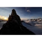 Jimmy Chin Instagram - The shot. Getting the shot. Washington Range, British Columbia. Last 📷 by @mikeylikesrocks @canonusa