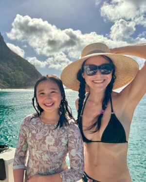 Jimmy Chin Instagram - Fam time is the best time…

Happy New Year from Brazil! Sending much love and gratitude from the southern hemisphere ❤️🙏🏼

James and Marina have officially begun training to hang w uncle @paulnicklen and auntie @mitty! Stoke is high…

Marina got her open water cert and James…well James got his always game for anything trying to keep up w his sis certification 😂

@chaivasarhelyi