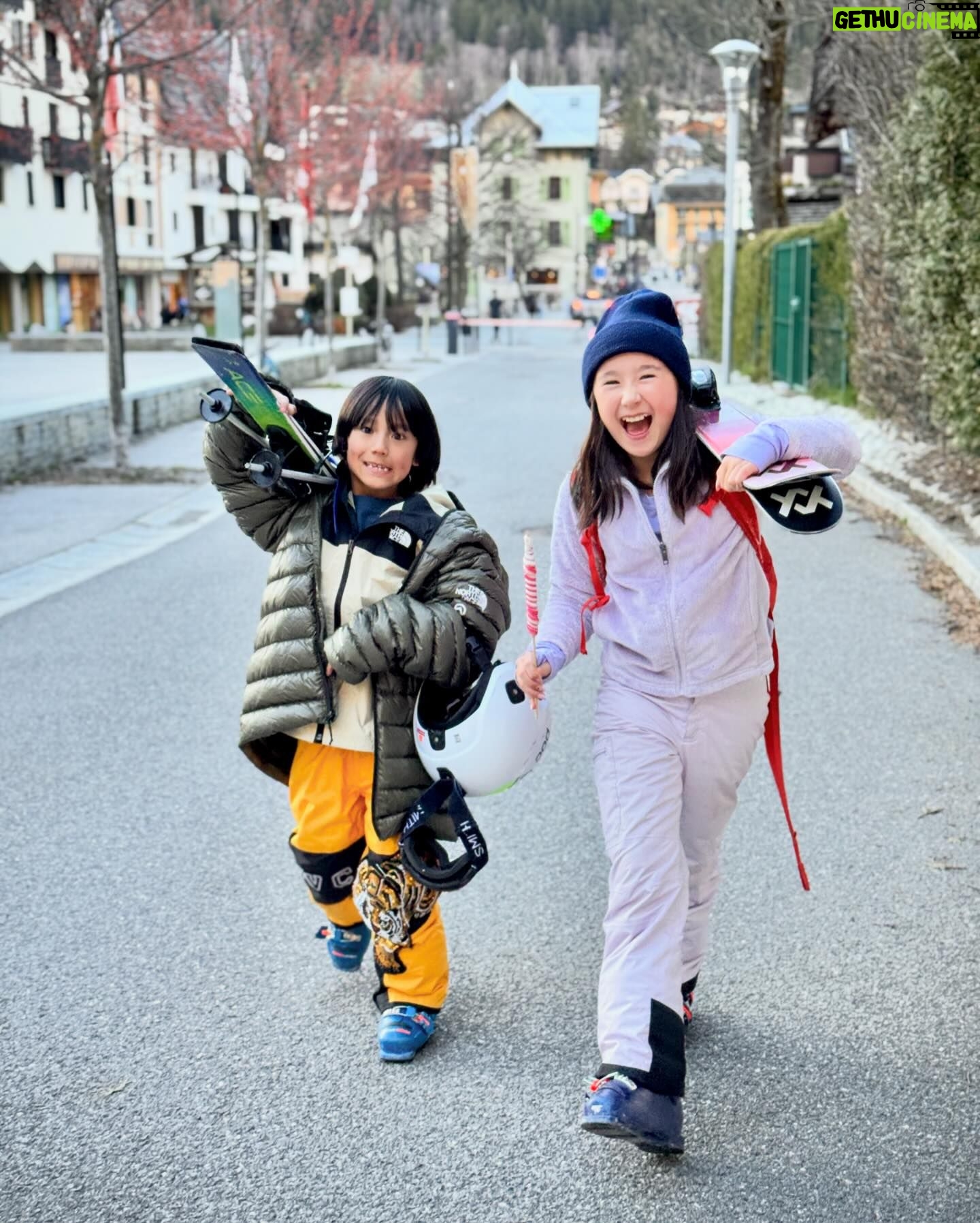 Jimmy Chin Instagram - Spring break full send Lots of shredding, climbing, friends, family and extreme amounts of fondue. I think we finally tired out the kids 😂 @chaivasarhelyi #chamonix #arlberg 1st 📸 by @kitdski