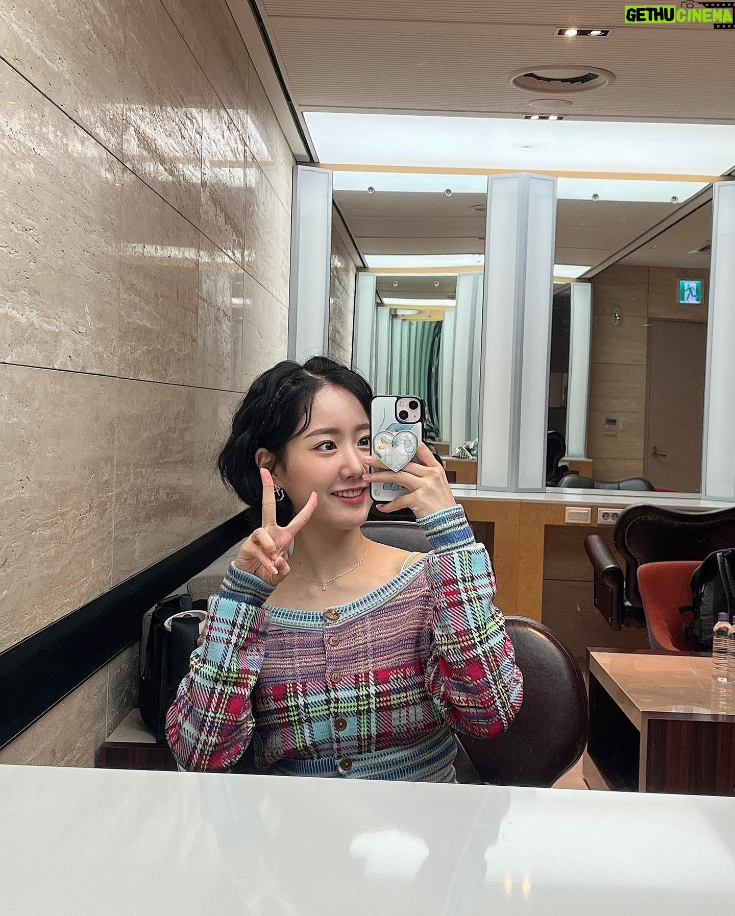 Jin Ji-hee Instagram - 오늘 밤 11시 10분 #mbc #나혼자산다 에서 만나요💕