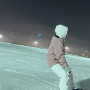 Jin Ji-hee Instagram - 올해첫스키장🏂
엉금엉금🐢