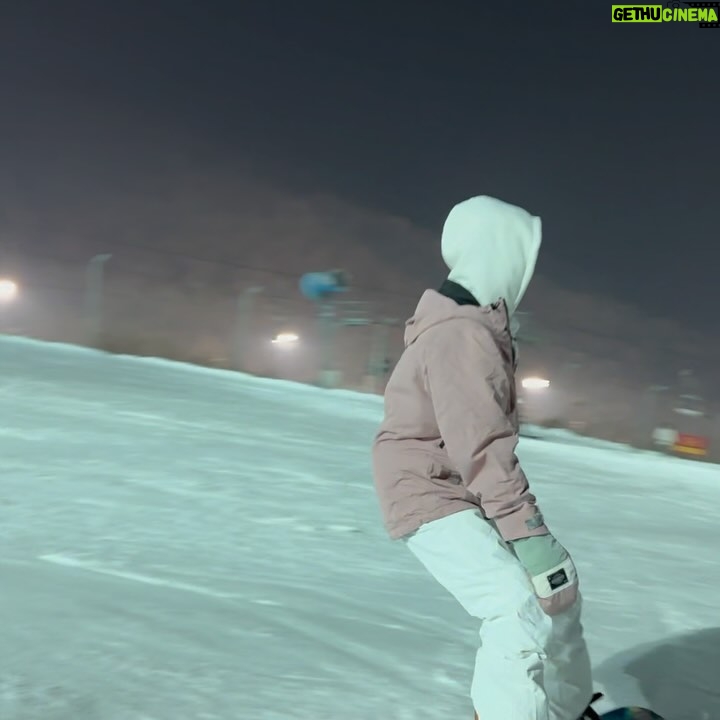 Jin Ji-hee - 3 Likes - 올해첫스키장🏂
엉금엉금🐢