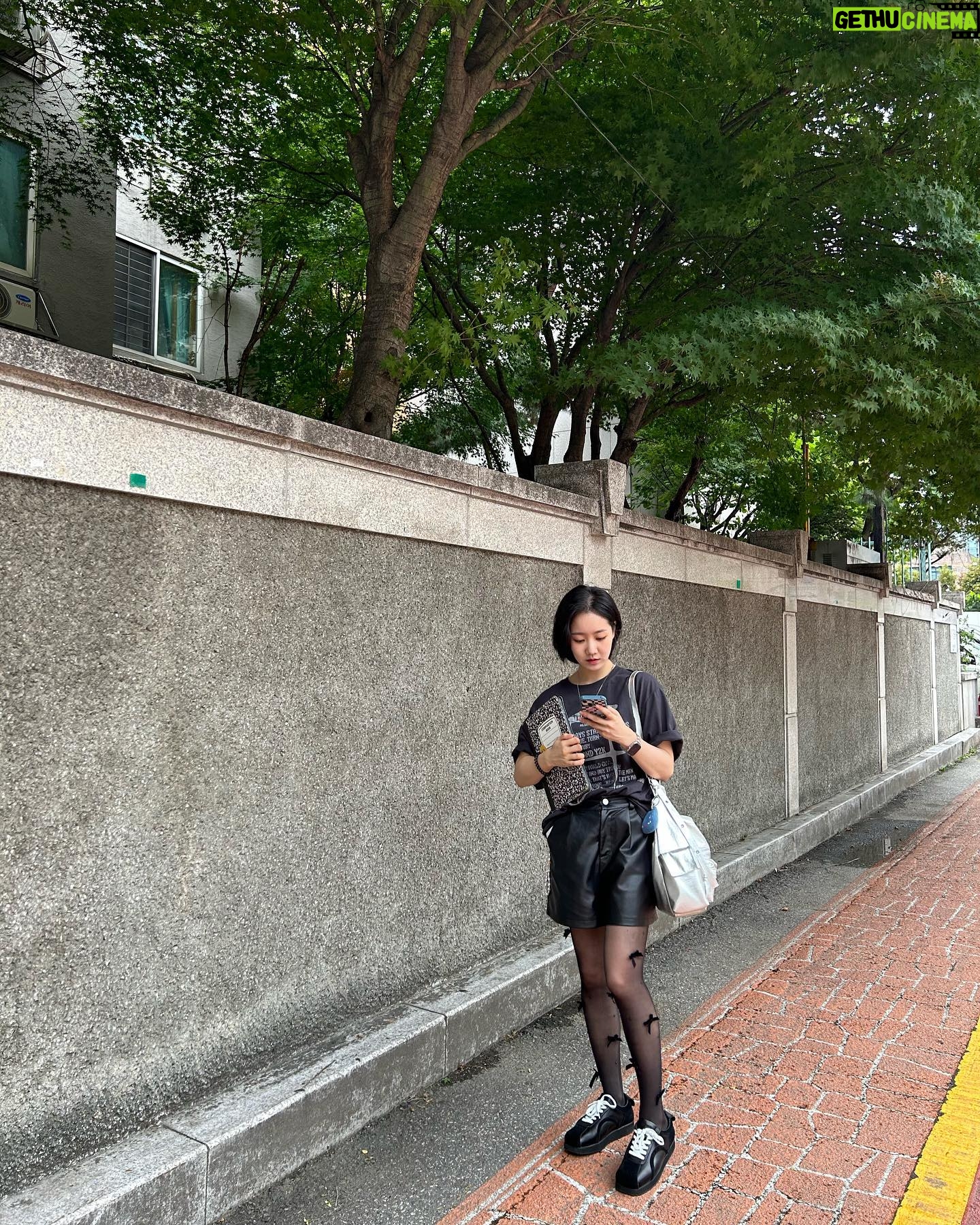 Jin Ji-hee - 3 Likes - 🎀🎵🖤🩶