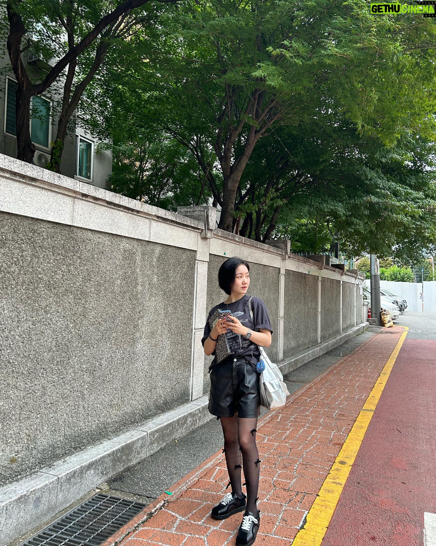 Jin Ji-hee - 3 Likes - 🎀🎵🖤🩶