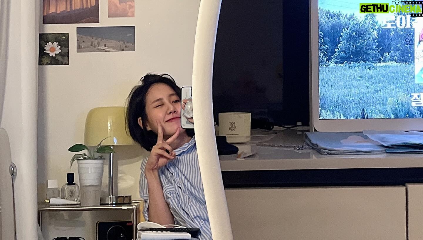 Jin Ji-hee - 3 Likes - Bye 2023🐰🍀
유라와 니나와 가을이와 서연이,, 그리고 지희로 보냈던 한 해.
여러분들과 함께해서 더 따뜻한 해였습니다.
새해 복 많이 받으세요🙂