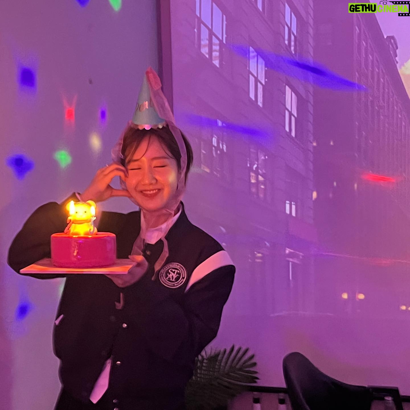 Jin Ji-hee Instagram - 저의 생일을 축하해주신 모든 분들-! 정말 감사드립니다🎉💕 제가 부족한 점도 참 많은데 그럴때마다 아껴주고 보듬어주는 여러분들이 있기에 제가 무럭무럭 자라날 수 있는 것 같아요🐥 제가 더 잘할게요! 사랑합니다❤️