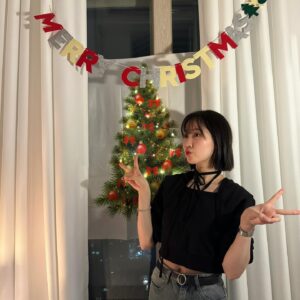Jin Ji-hee Instagram - Sweet Cristmas🎅🏻🎄💝📱 with👨‍👩‍👧/👯‍♀️